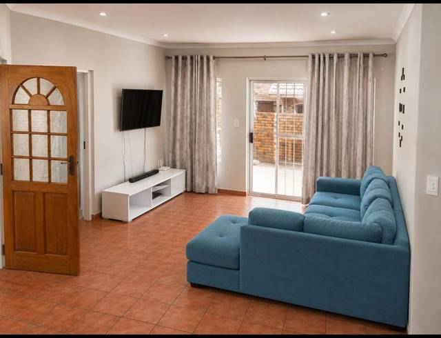 4 BEDROOM HOUSE FOR SALE IN THATCHFIELD